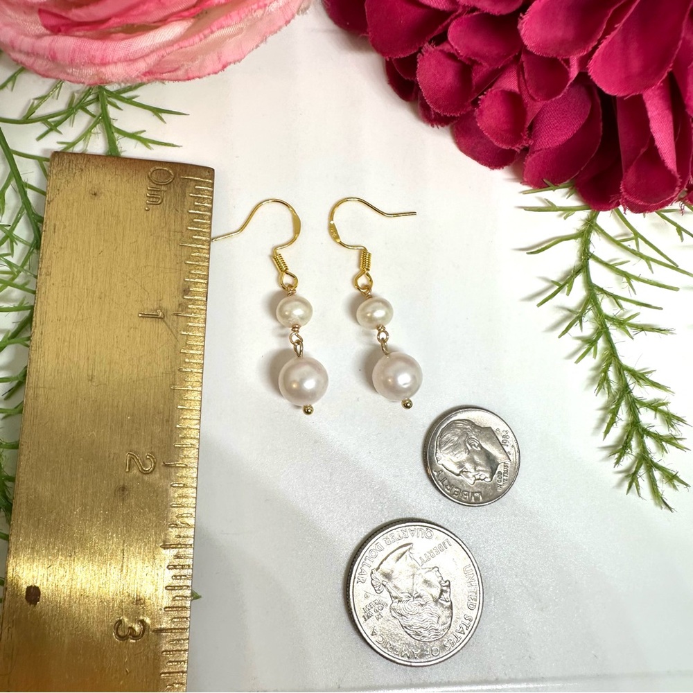 Last Pair⚜️Freshwater Pearl Dangly Earrings - Picture 3 of 4